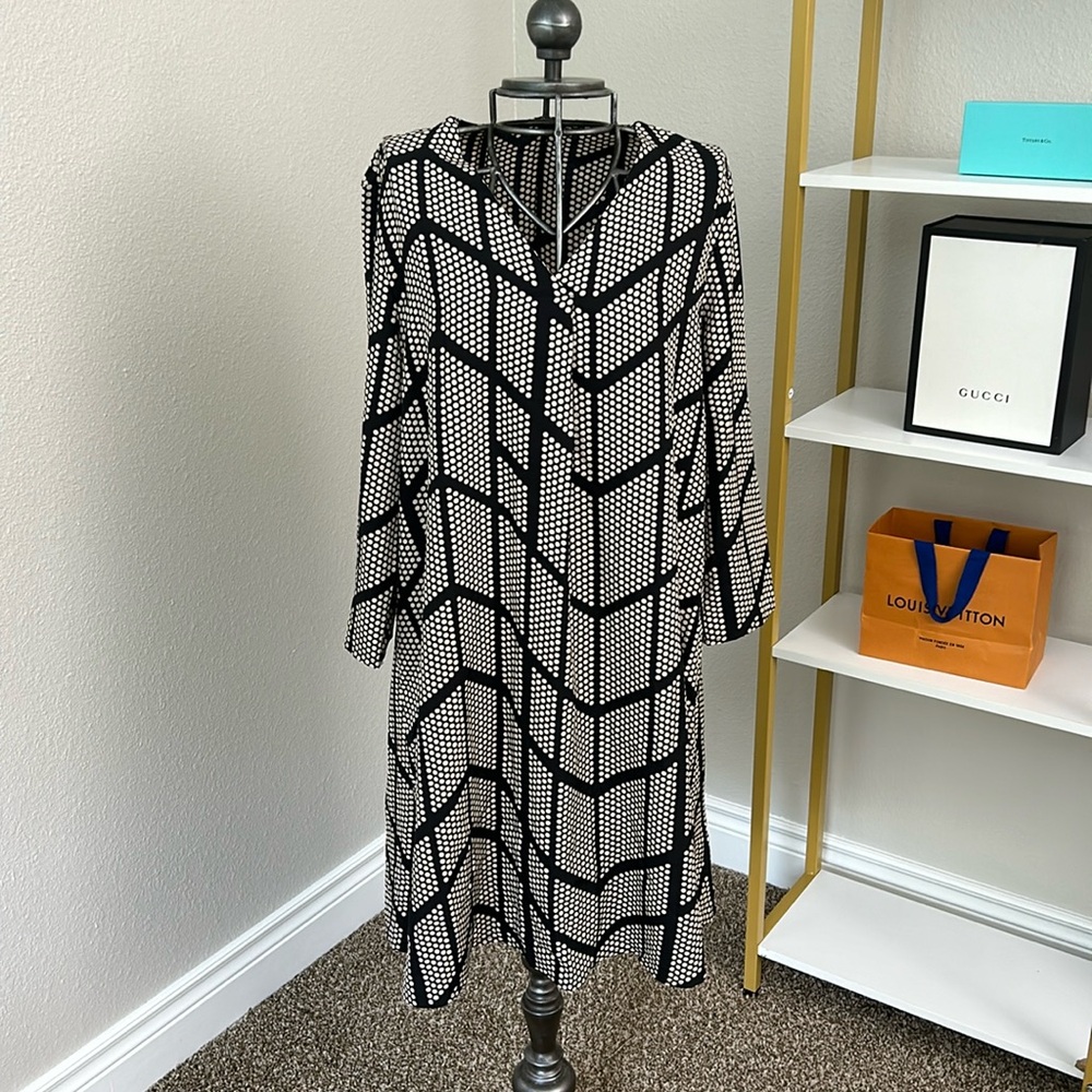 Black pattern flowy v-neck dress